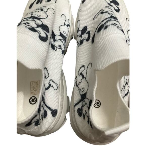 Steamboat Willie Mickey Mouse White Shoes Slip on Ultra Lightweight Size 36 NEW - Picture 7 of 12
